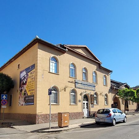 KOMPLEX -Rendezvénytermek-Panzió-Apartman-Irodák- Mateszalka Exterior foto