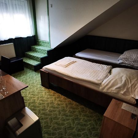 KOMPLEX -Rendezvénytermek-Panzió-Apartman-Irodák- Mateszalka Exterior foto