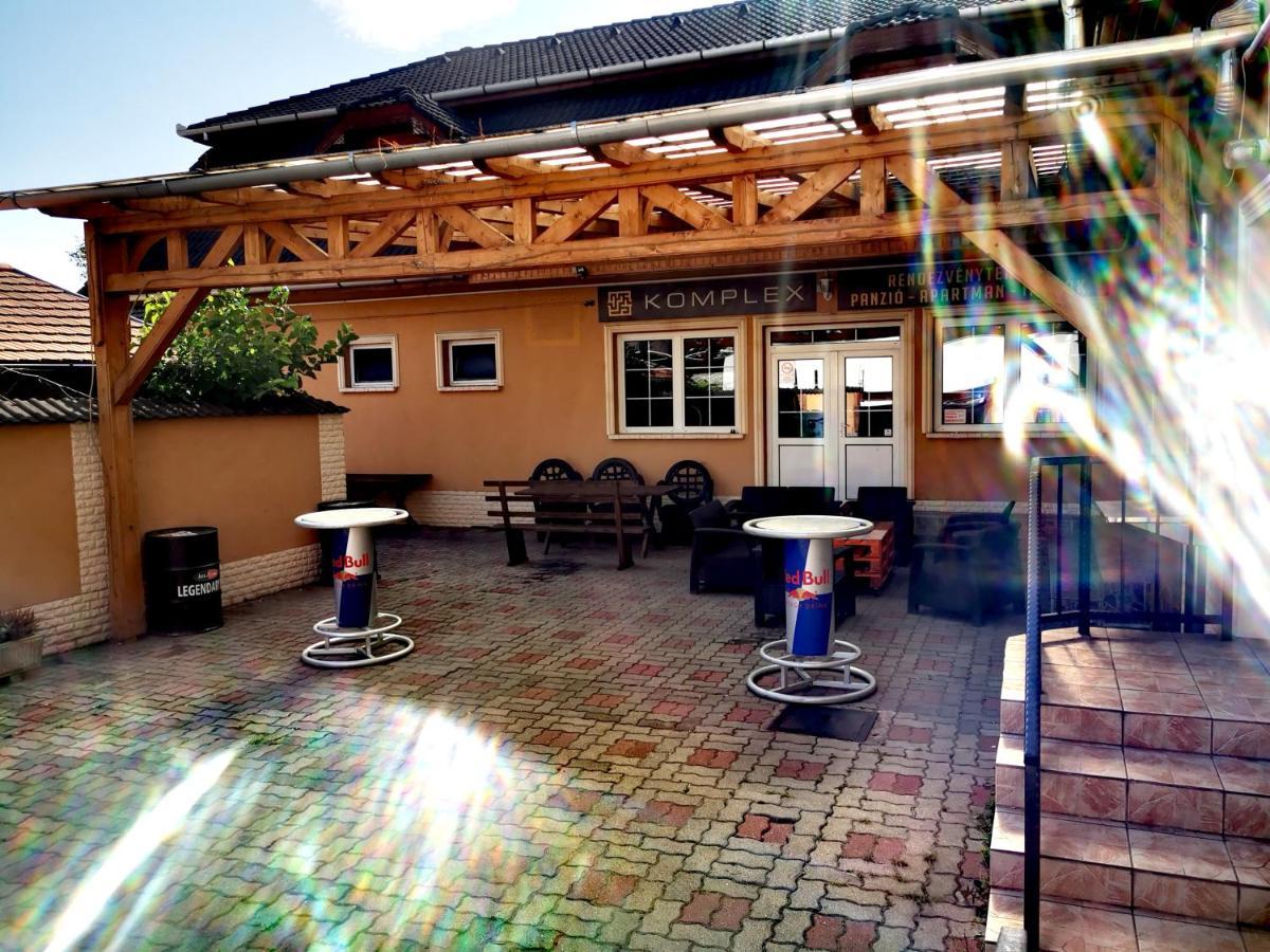 KOMPLEX -Rendezvénytermek-Panzió-Apartman-Irodák- Mateszalka Exterior foto