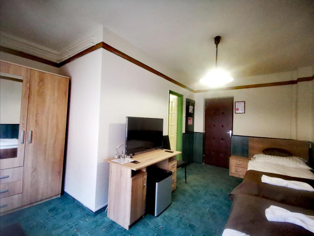 KOMPLEX -Rendezvénytermek-Panzió-Apartman-Irodák- Mateszalka Exterior foto