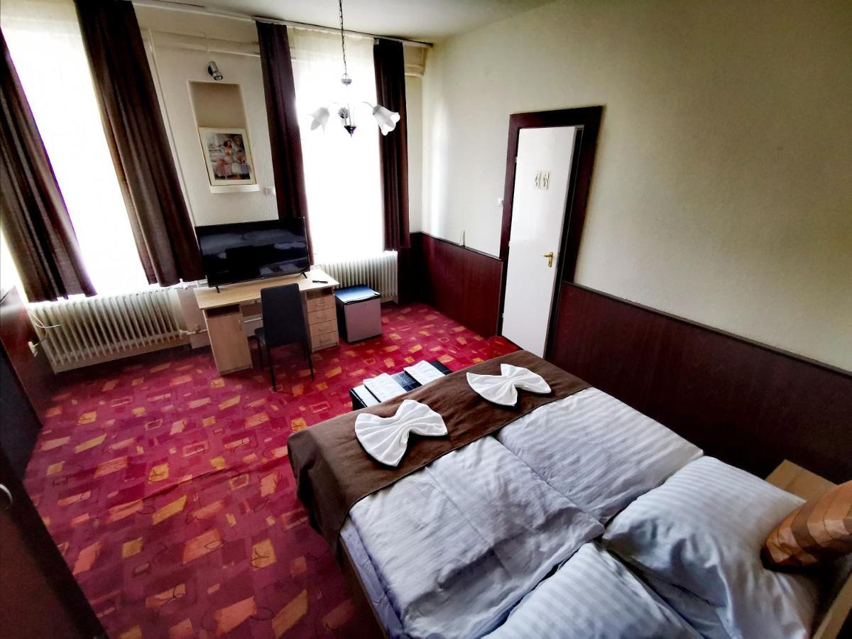 KOMPLEX -Rendezvénytermek-Panzió-Apartman-Irodák- Mateszalka Exterior foto