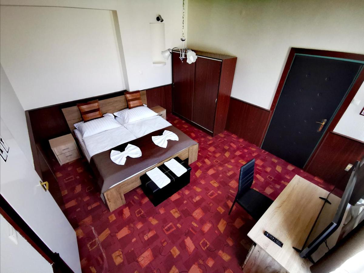 KOMPLEX -Rendezvénytermek-Panzió-Apartman-Irodák- Mateszalka Exterior foto
