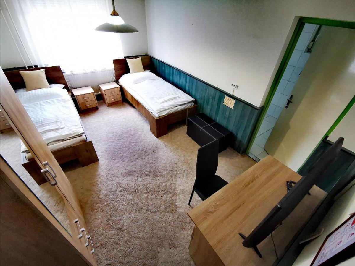 KOMPLEX -Rendezvénytermek-Panzió-Apartman-Irodák- Mateszalka Exterior foto
